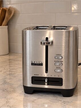 (Bella) Pro Series 2-Slot Toaster in Brushed Silver Finish